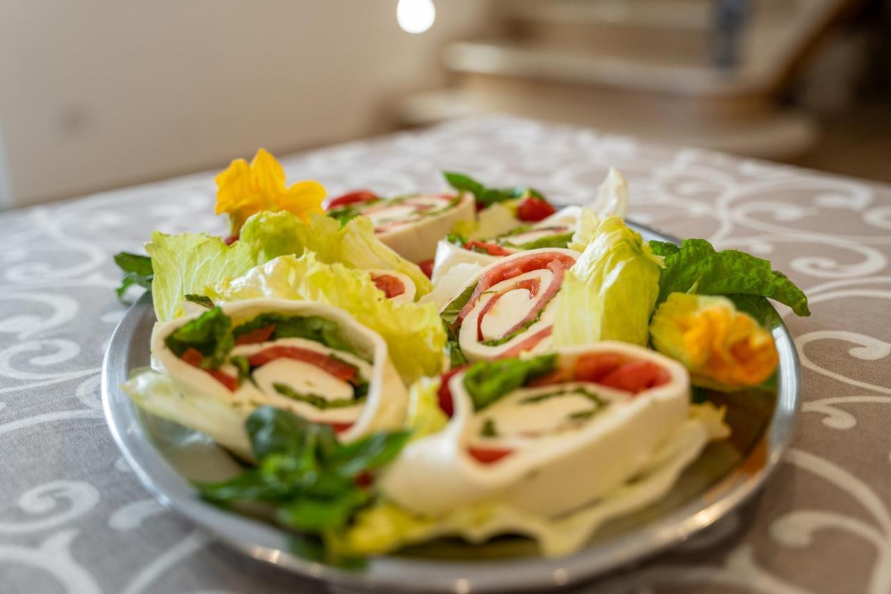 Al Chiaro Di Luna Bed & Breakfast